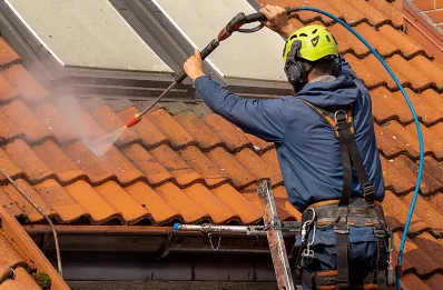 Démoussage et hydrofuge de toiture à Burret
